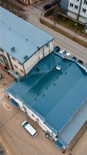 What makes a flat roof last for decades?