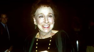 Beloved 'All in the Family' star Jean Stapleton dies