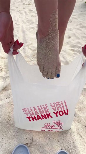Easiest way to clean sandy feet!🏖️ #vacation #beach #flipflops #sandals