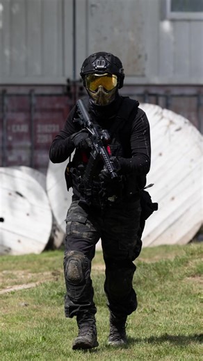 Sur notre terrain, le paintball devient bien plus qu'un jeu, nous vous offrons une expérience qui vous transformera et vous connectera avec votre côté le plus courageux. 🎯💪 #cobaltproject #paintballpassion #paintballlife #teambuilding #lutry #L’lausanne #activitélausanne | Cobalt Project Real Action Sport