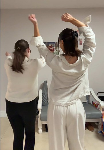 My 10 year old niece thought me this & yes she’s nearly taller than me🤭♥️💫 #fyp