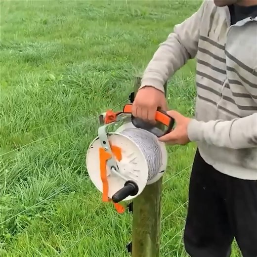 🔧 Tech Tip Tuesday Dairy farmer David Ready shows how he puts up a break fence. When it comes to setting up break fences there are different ways it can be done! Wrapping the wire/tape around the hook is one way to get your fence hot. Another way is to use alligator clips which, when clipped to the wire loop on the side of the reel, will just electrify the wire/tape and prevent you from getting shocked from the steel frame! #TechTipTuesday #DairyFarm #DairyFarmingNZ #BreakFeeding #ElectricFence