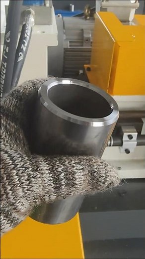 Single end chamfering machine for pipe and tube