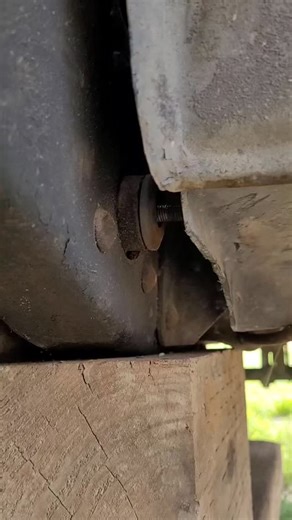 Big Trucks Low Bucks on Instagram: "Making simple things seem harder than they need to be. Someone used the wrong leaf spring bolts when they installed them, and the shackle holes are ovaled out slightly. So I need to replace all 4 shackles, which means just pop out the upper bolts."