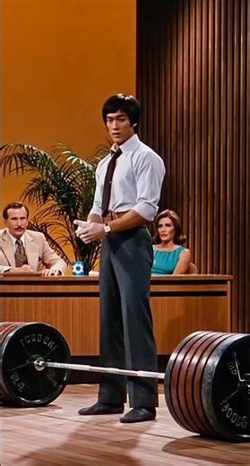 Bruce Lee Lifts Extreme Weight While Squatting 😳🔥