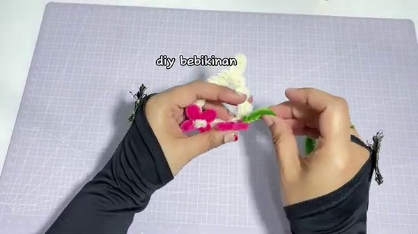 7 Keychain Making With Pipe Cleaner - Fuzzy Wire Keychain