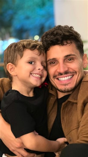 Dr. José Eduardo Osteopata on Instagram: "Você foi um dos principais responsáveis por eu realizar esse sonho de trabalhar no futebol profissional. Lembro-me como se fosse hoje de você entrando no meu consultório; daquele dia em diante, surgiu uma amizade pela qual agradeço a Deus todos os dias. Quantos momentos bons — e alguns desafiadores — pude dividir com você. Eles ficaram gravados na minha memória, e alguns também na galeria do meu celular, que terei orgulho de compartilhar daqui a alguns 