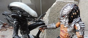 NECA: Cracked Tusk Predator