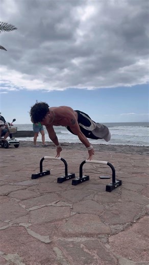 Two fingers planche 😵 #sports #workout #training