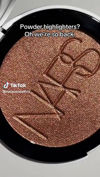 Light Reflecting Luminizing Powders for a Radiant Glow