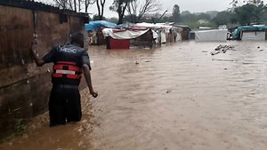 South Africans weary as floods, rolling blackouts dampen the festive spirit - SABC News - Breaking news, special reports, world, business, sport coverage of all South African current events. Africa's news leader.