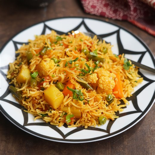 Vegetable Tehri Recipe | Awadhi Tehri (Yellow rice) - Raks Kitchen