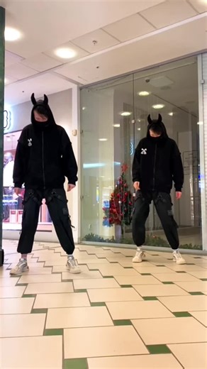 Astronomia Dance Twins Shuffle - Ivan Roofer