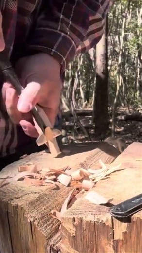 スプーンの形を仕上げていく #bushcraft #wood #survival #woodworking #diy #木彫り #woodcarving #greenwoodwork