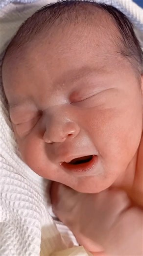 #babyfirstminutes #baby #love Beautiful chubby baby 💓💓👶👶 | Baby first minutes