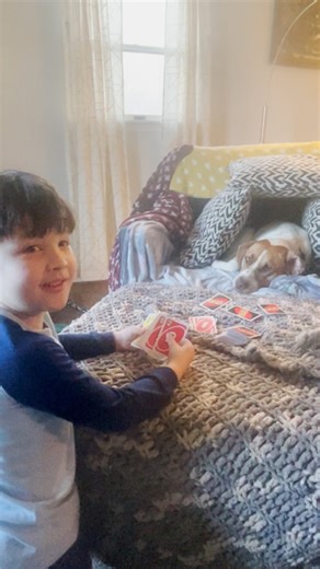 5-year-old plays Uno with family dog: 'Got you, Kev!'