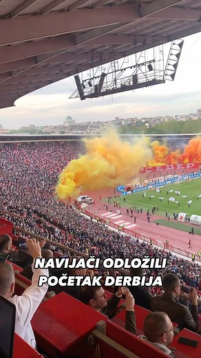 Zbog dima koji se sa tribina stadiona “Rajko Mitić” spuštao na teren početak 173. Večitog derbija kasnio je nekoliko minuta. #fkcrvenazvezda #fkpartizan #superliga | Sportal.rs