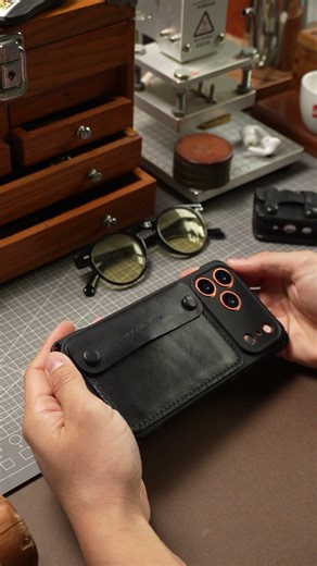 Artisanal Stitching + Curated Silhouette – NEEDLEWORK’s One-of-a-Kind Leather Set #leathercraft #edc