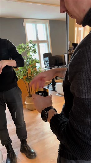 Det ska inte vara svårt att se bra ut. HUFS Shaper är för dig som vill behålla formen hela dagen, uten att håret blir styvt och onaturligt. 💛 #Cutters #frisör #HUFS #hårprodukt #stylingtips