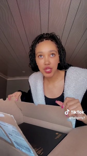 Unboxing My Gorgeous Nike Sneakers: Share Your Thoughts