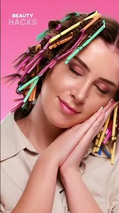 Curl your hair the natural way—just grab a straw! 🥤✨ #shorts #makeup #hairstyle #diy #curls #fyp