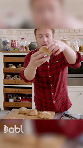 18K views · 101 reactions | Jamie Oliver shows off his 15 MINUTE gourmet burger recipe! Watch JAMIE'S 30 MINUTE MEALS, FREE on #Dabl! Go to Dabl.com for where to watch! #JamieOliver | Iconic TV Moments | Facebook