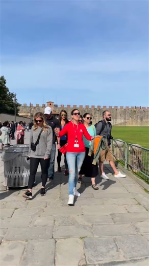 2025, but make it Pisa. Leaning towers. Curious questions. Long walks, loud laughs, and people from all over the world meeting in the same square. We didn’t just guide tours this year. We shared moments. Thanks for being part of it. See you in 2026. 🤍 #pisa #discoverypisa #leaningtowerofpisa #2025recap #endofyear | Discovery Pisa