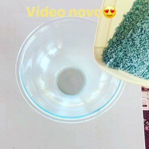 Vídeo novo!!! Como fazer sabão em pó caseiro! Modéstia à parte, esse é melhor do que o OMO 😂🙃😂corre pro YouTube, link na bio ou clique aqui para ver: http://bit.ly/2mQ4QQJ . . . . #lardocelar #donadecasa #economiadomestica #economizar #dicas #dicasdodia #dicasdelimpeza #faxina #franadorno #receitacaseira | Fran Adorno