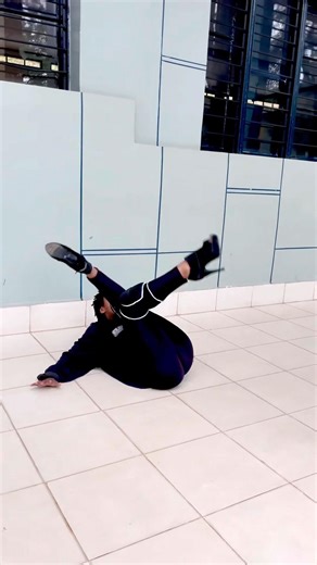 #floorwork move of #heelsdance wacth this #shortvideo #youtubeshorts