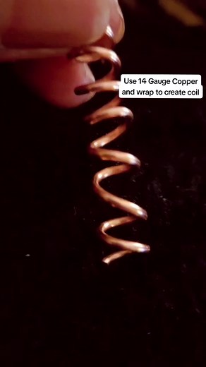 A full tutorial is coming!! This is already turning out to be a beautiful chain. #copperwirejewelry #Copperchain #copperwirework #wireworkjewlery #tutorial #coppertutorial #copperwrapped #copperwrapping #LivingLegit