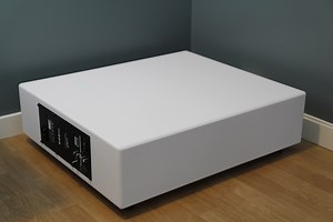 Her er subwooferen du kan gjemme under sofaen