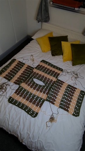 Bruna | Crochet & DIY on Instagram: "Comment 'top' to get the tutorial! 🤩🧶✨ This has to be still my favourite crochet top I have ever made! 😍😍"