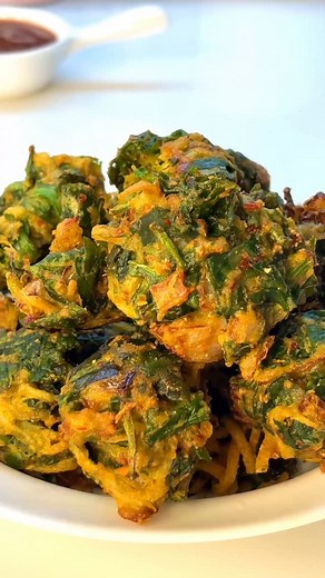 🍃 Palak Pakoda ASMR - crispy snack | Fooodzania