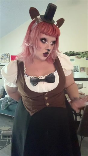 HHN NIGHT 1 YAYYY me and my friends r all matching fnaf trust i will actually take a tt with everyone…. i swear it…. #hhn #fnaf #freddyfazbear #halloweenhorrornightsorlando