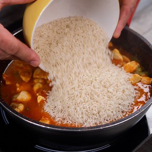 2.2M views · 43K reactions | Mélangez du riz et du poulet, tout le monde vous demandera la recette ! | Recettes Apprenez | Facebook