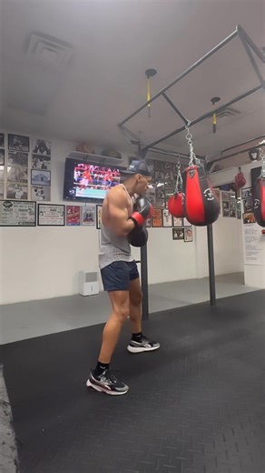 Locked in ❤️🥊 Untouchables Boxing #boxing #boxingtraining #bagwork #fasthands #heavyhands #perfectyourcraft #progressnotperfection #dedication @highlight | Alex Ortiz