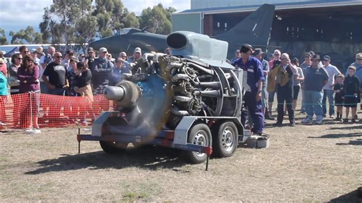 Bristol Hercules engine startup 😱😱 #nashville #toronto #columbusohio #newyorkcity #southcarolina #artwork #bigbluecheese #bigblue #montreal #OldEngines #ClassicMachinery #WorthingtonEngine #AntiquePower #fblifestyle #video | Muskan sharma