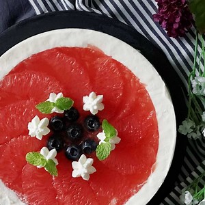 279K views · 1.1K reactions | Move over, old-school jello! This wiggly, jiggly grapefruit cake is here to make a splash. | Sugar Fix | Facebook