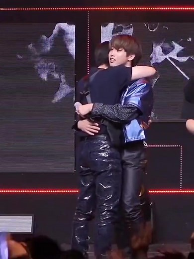 Emotional Moment: Han Cries and Changbin Comforts Him on Stage