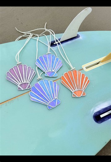 💖 These vibrant shells are peaking through these gloomy chilly days! 🐚🥶 Soon to be sold online! • • • #stainedglassart #stainedglass #stainedglassartist #artglass #stainedglassdesign