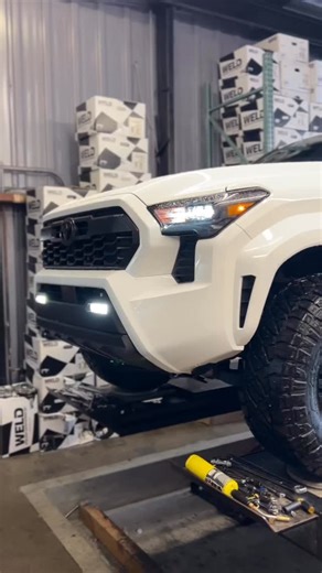 New 24 Tacoma for a 2 inch Westcott Lift and some Lock off-road Wheels wrapped in Nitto Tires 🤙 @lockoffroadwheels Combat 17” @nittotire 315/70/17 Ridge Grappler 🛞 @westcott_designs Precollar Lift 🛠️ -Merry Christmas and Happy Holidays to Everyone 🎅🎊 #562tires #wheels #offroad #tacoma #lockoffroadwheels #nittotire #westcottdesignsbuilt | 562 Tires