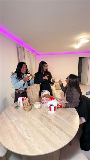 Vidéos de Madame_A (@.madame..a) avec son original - Madame_A