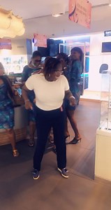 Moment de réjouissances avec les Adoratrices de la boutique zino cap nord #GenevieveBrou #lamarcheversjéricho #lesmiraclesdeladoration | Geneviève Brou