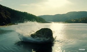 Runway官方展示了Gen-3 Alpha的多种模拟功能，包括液体运动、物理碰撞等效果