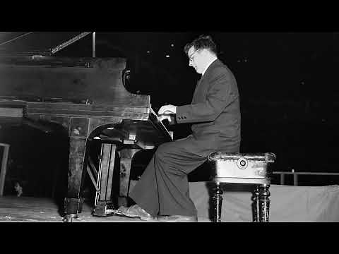 Dmitri Shostakovitch plays Bach Concerto for 3 pianos BWV 1063 (Live - 1950)