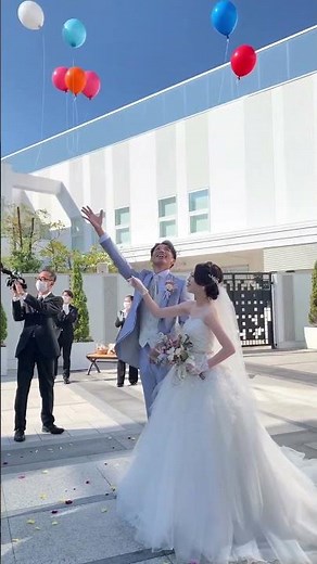 結婚式の人気定番演出‪‪❤︎‬バルーンリリース🎈色とりどりの風船が沢山空に浮かぶ姿はとても綺麗✨晴れやかな日にピッタリの演出です🥰 #shorts