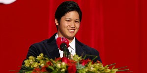 Angels officially welcome 2-way star Ohtani