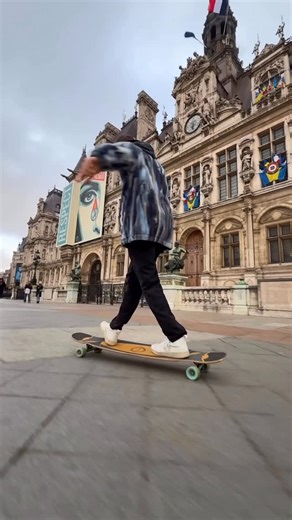 Jeff Longboard on Instagram: "The Tarab is more than a good longboard 🛹 I used to ride it since years and I’m still in love of what they can offer me. It is a light board with a technical shape made with Bio-based epoxy ! 🌱 Better for the planet, even more fun 🌎 And… if you’re looking for a shorter board… the Mata Hari is also available 🔥 🎥 : @oscar_stls #longboard #loadedboards #tarabII"