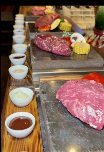 Veganes Rindersteak‘ darf man so nicht mehr sagen…Also haben wir unsere Karte angepasst. 😊 Alle Vegetarier und Veganer bekommen natürlich bei uns auch ein echtes Erlebnis auf dem heißen Stein. Deshalb gibt’s bei uns drei verschiedene vegane Gerichte plus einige Vorspeisen.☺️ #altebrauereiweingarten #karlsruhevegan #heißerstein #steakkarlsruhe