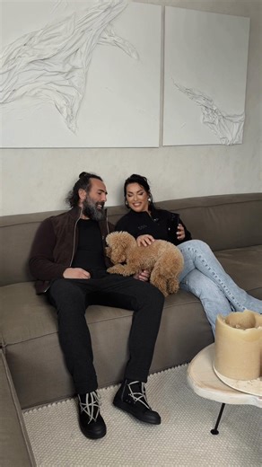 Cisto iz radoznalosti... kako bi izgledao Veljko bez brade? Nano Banana u Google Gemini na mom Galaxy Z Fold7 ima odgovor, a ja još uvek nisam sigurna da li sam spremna za ovu verziju #NanoBanana #GoogleGemini @samsung @samsung.srb #GalaxyZFold7 #TeamGalaxy #SamsungPartner